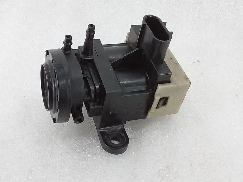 1999-2010 Ford F250 F350 F450 Diesel Auto Hub Vacuum Solenoid F81A9H465BA