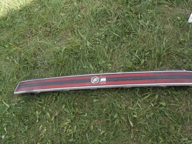 1985 Buick Somerset Tail Light Assembly with Emblem 16503378 *FREE SHIPPING*