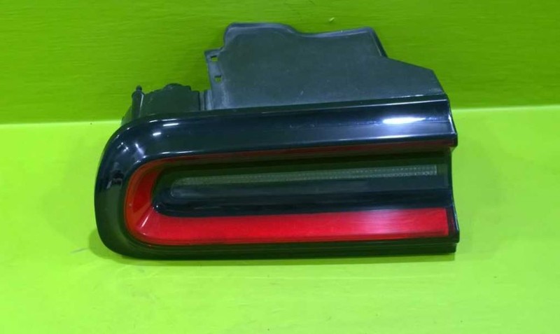 15-22 CHALLENGER DRIVER LEFT OUTER TAILLIGHT LAMP OEM 3465-103