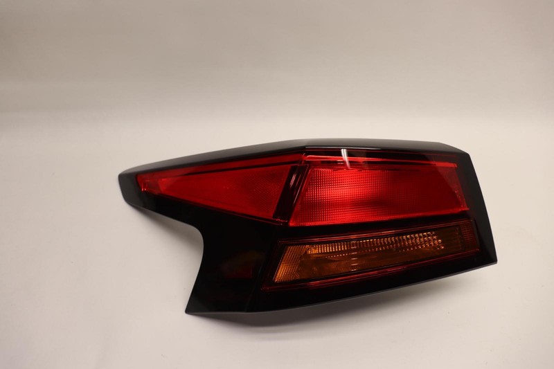 2019-2022 NISSAN ALTIMA REAR LEFT DRIVER SIDE QUARTER PANEL TAIL LIGHT LAMP OEM