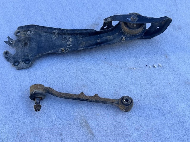 1996-2004 ACURA RL LEFT DRIVER SIDE REAR TRAILING LOWER CONTROL ARMS PAIR