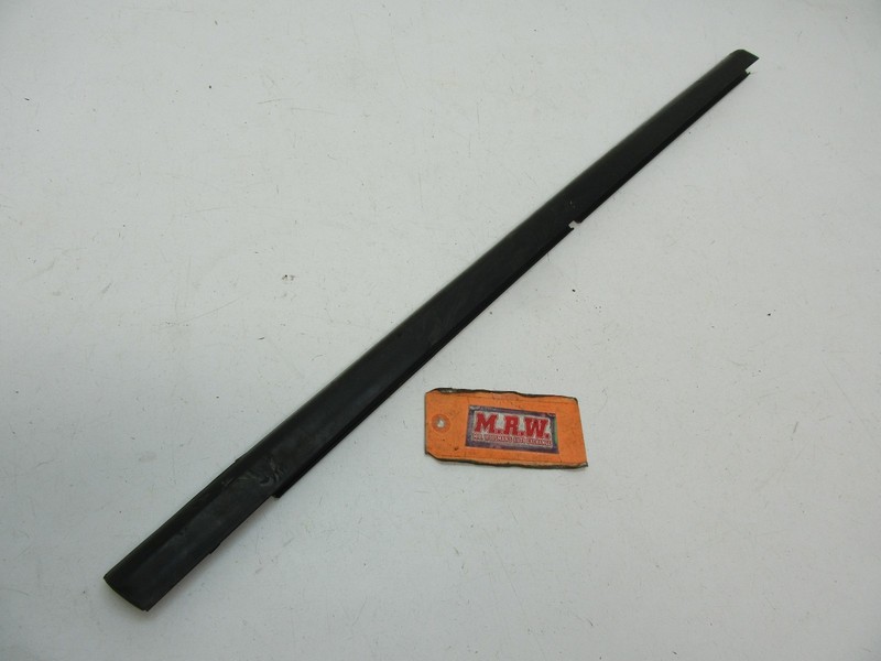 RIGHT FRONT DOOR PANEL TOP OUTER MOLDING GLASS WINDOW SEAL RF RH R OUTSIDE TRIM