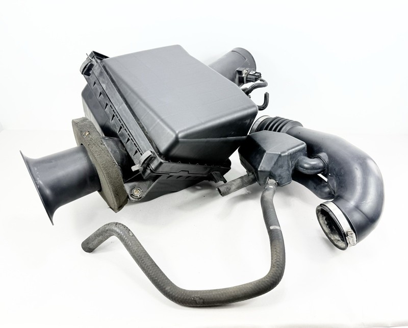 2004-2010 Infiniti QX56 Nissan Armada Titan Air Cleaner Intake Box Assembly OEM