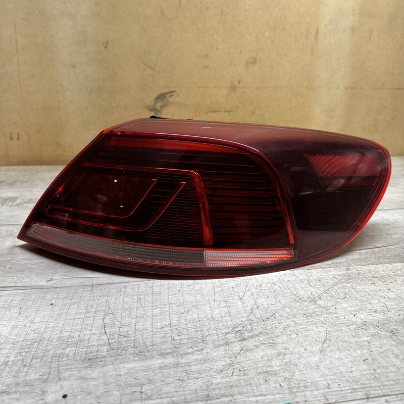 3C8945208E I 13 - 2016 Volkswagen CC Passat Right Outer Taillight LED OEM RH