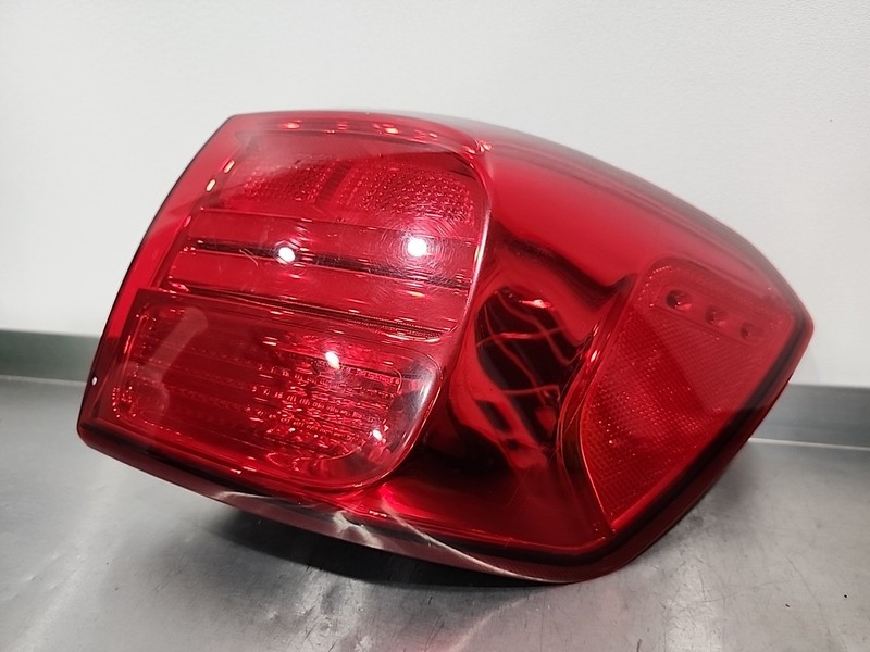 2016 - 2018 Kia Sedona Passenger Right Tail Light Lamp Quarter Mounted LED Lamps