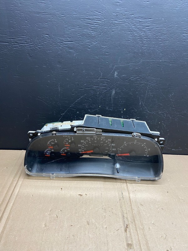 1999 - 2001 Ford F150 F-150 Speedometer Cluster Gauge Oem AB8840 DG