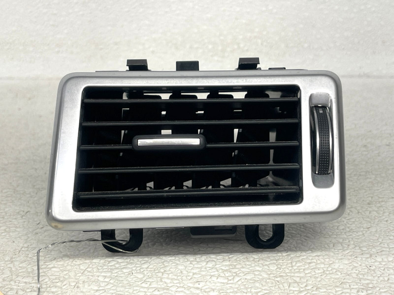 ⭐2015-2019 LAND ROVER DISCOVERY SPORT FRONT RIGHT DASH AIR VENT TRIM OEM LOT2605