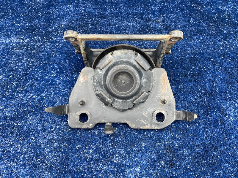 2007–2013 Toyota Tundra Front right Engine Mount OEM 12311-38030