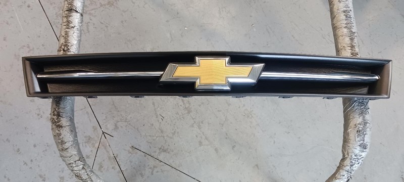 17-'22 CHEVROLET TRAX upper Grille chrome bar OEM Grade A!
