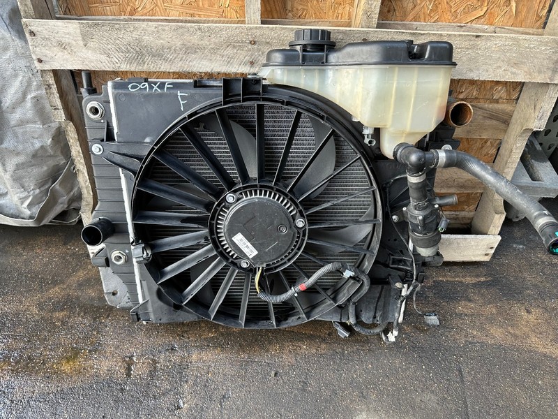 09 JAGUAR XF 4.2L ENGINE COOLING RADIATOR / A/C CONDENSER / FAN MOTOR OEM