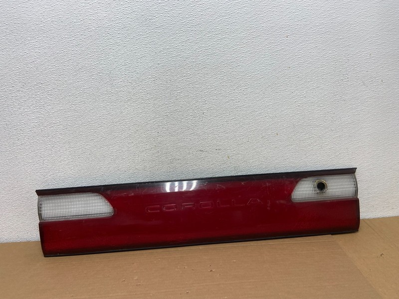1996 1997 Toyota Corolla Center Trunk Rear Tail Light OEM AD4161 DG