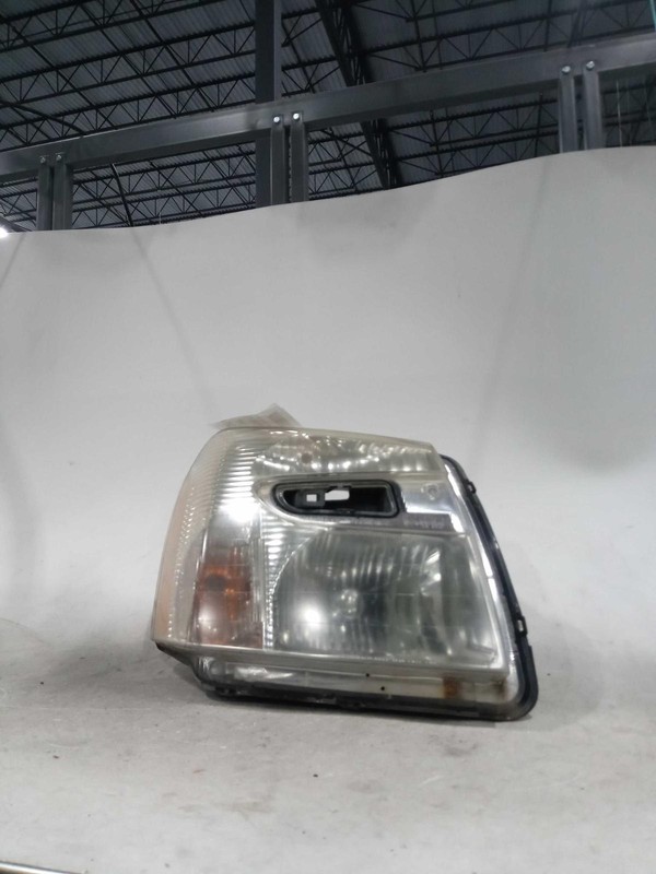 2009 Chevrolet Equinox Right Headlight Assembly Black OEM 175618 Used