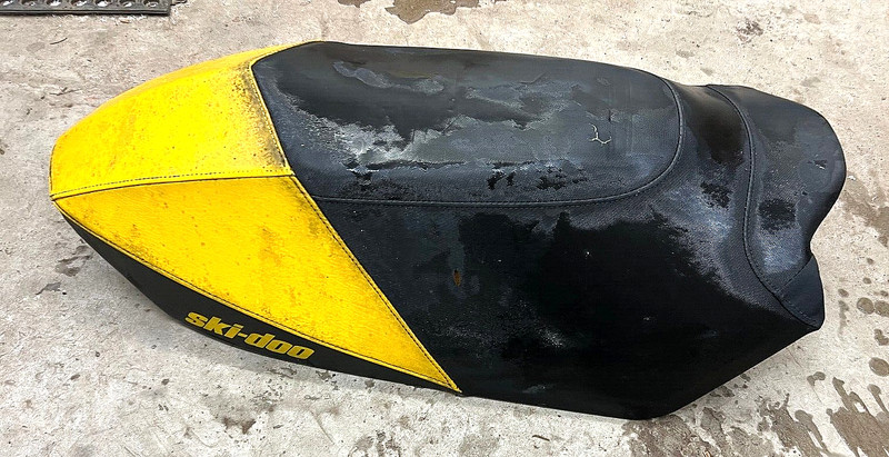 Ski-doo Snowmobile MXZ 600 800 Seat XP Chassis 510004946 2009+