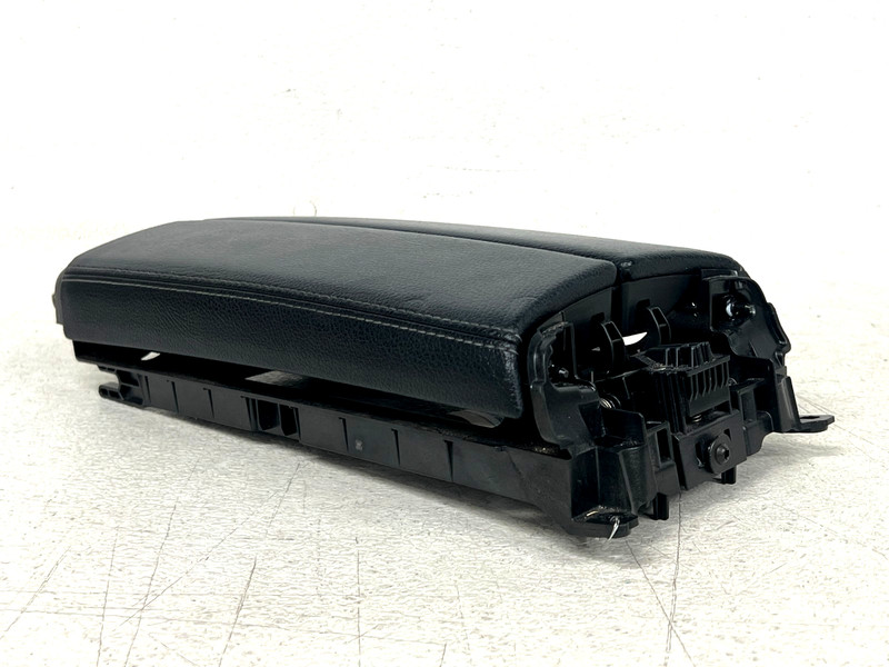 ⭐19-22 MERCEDES-BENZ A220 CENTER CONSOLE ARMREST STORAGE LID COVER OEM LOT2712