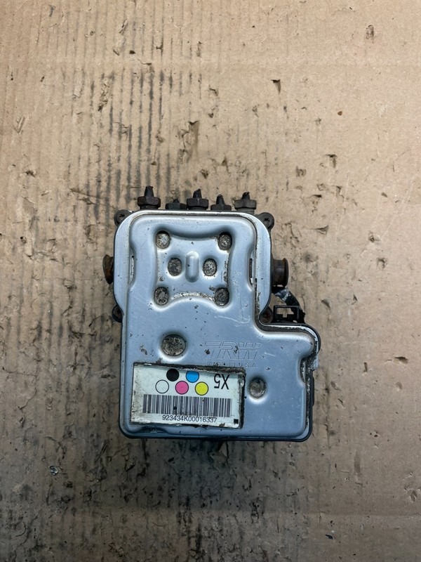 2004-07 GMC Savana Express ABS Brake Pump Control OEM 13567149 U9527 DG