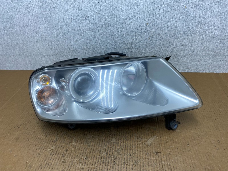 2004 to 2007 Volkswagen Touareg Right Passenger Halogen Headlight AE2785 DW