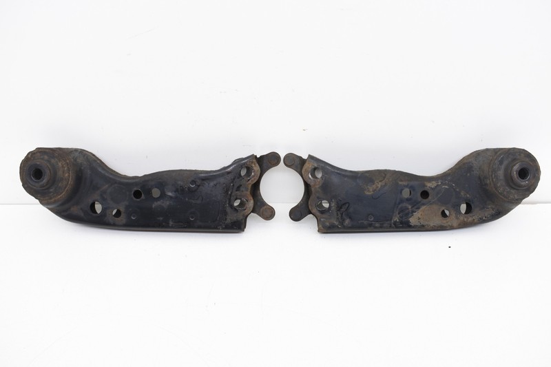 06 Nissan 350z Rear Lower Crossmember Subframe Stay Brace Bracket Pair OEM KW50