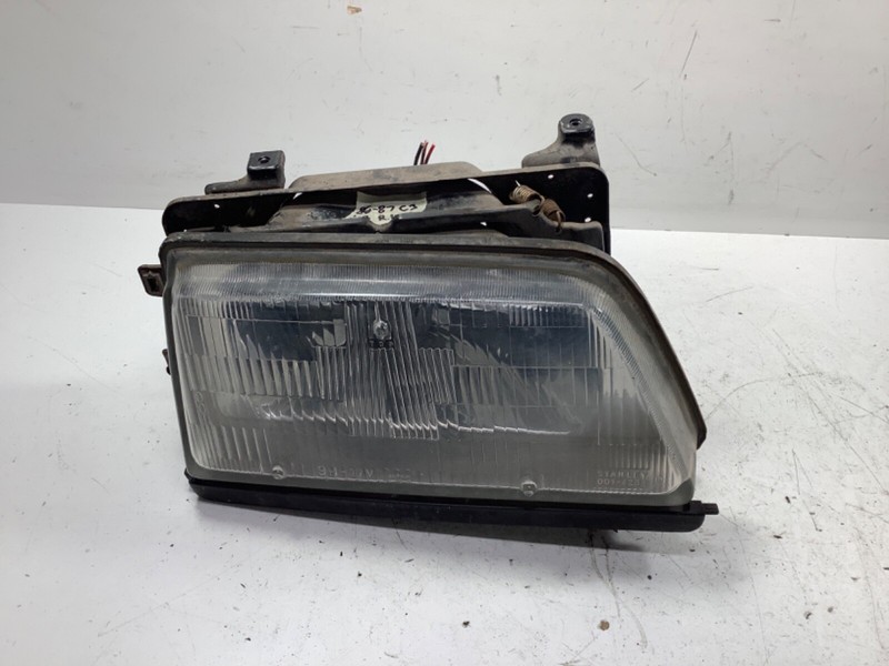 86-87 Honda Civic 3D Hatchback Right Headlight Assembly 33100-SB3-682 OEM