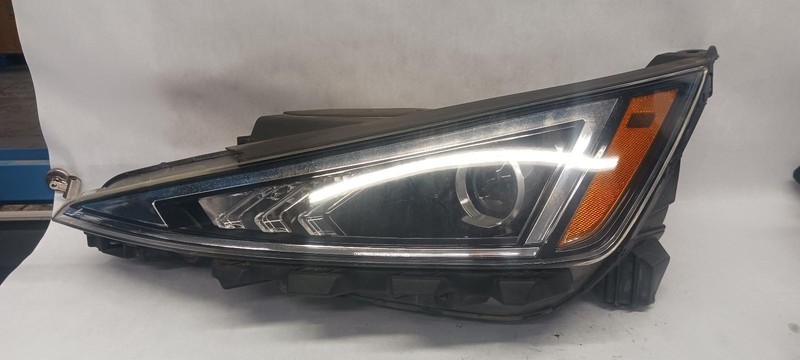 19-'20 HYUNDAI ELANTRA Left driver headlight Headlamp halogen 2.0L OEM Grade B