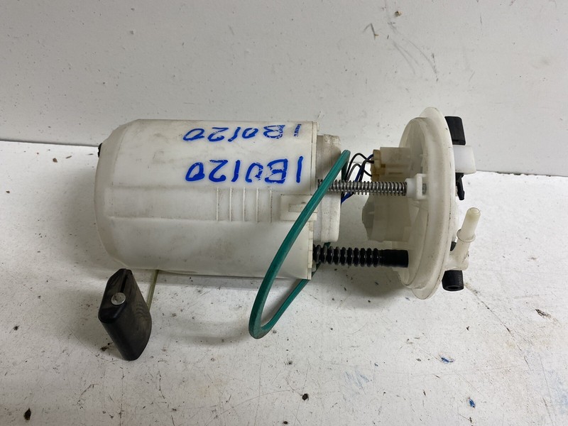 2010-2011 Kia Soul Fuel Pump w Sending Unit & Bracket Oem