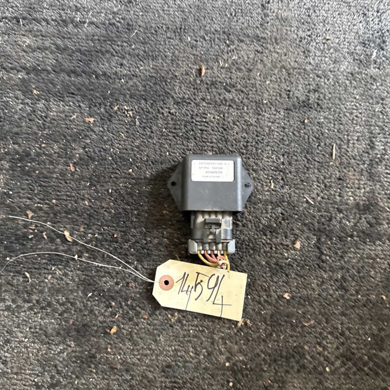 PETERBILT 587 DASH CONTROL MODULE P21-1020