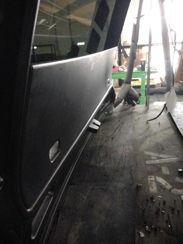 Used Deck Lid fits: 2016 Land rover Range rover power lifting upper privacy tint