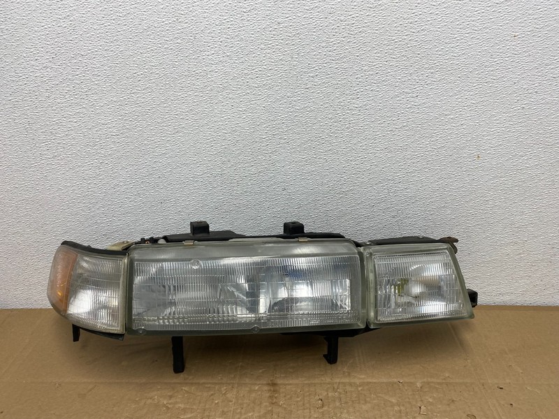 1990 to 1993 Acura Integra Right Passenger Side Headlight Halogen OEM AC3862DG