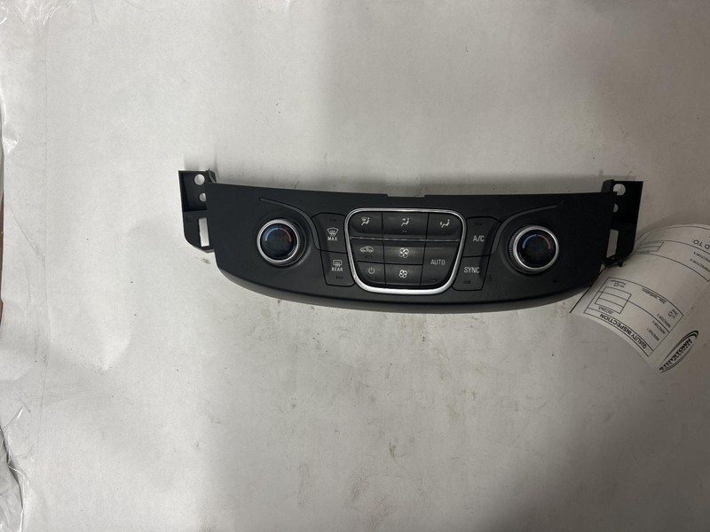 2018 CHEVROLET TRAVERSE Front Heat AC Controller Dual Zone 84216552 OEM 18