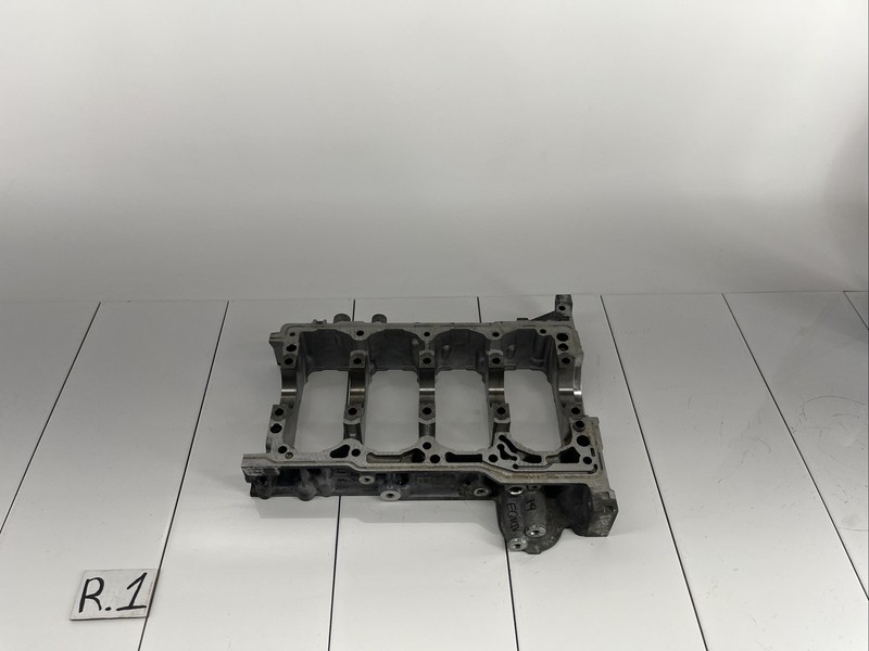 18-20 CHEVROLET EQUINOX 2.0L ENGINE CYLINDER BLOCK LOWER CRANKSHAFT HOUSING OEM