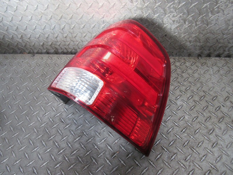 03 04 05 06 FORD EXPEDITION RIGHT PASSENGER REAR TAILLIGHT BRAKE LAMP