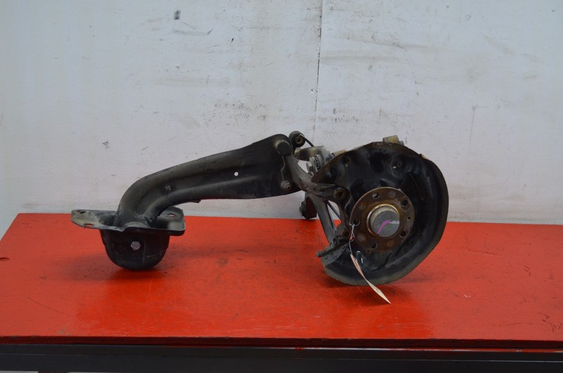 12-15 VOLKSWAGEN PASSAT FWD REAR RIGHT SPINDLE KNUCKLE HUB BEARING W ARMS OEM