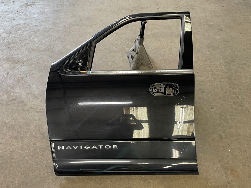 ⭐2007-2017 LINCOLN NAVIGATOR FRONT LEFT SIDE DOOR PANEL COVER SHELL OEM LOT2664