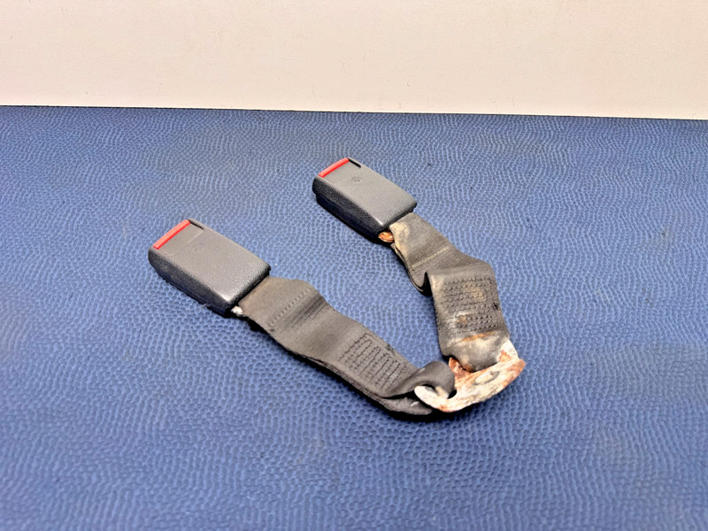 78-88 BMW E23 E28 E30 Rear Lower Seat Belt Plug Latch Strap Buckles Receiver OEM