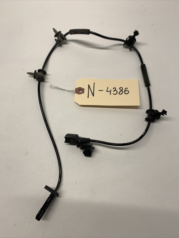 20-23 TESLA MODEL Y LEFT OR RH FRONT ABS WHEEL SPEED SENSOR 1188761-00 4386 B130