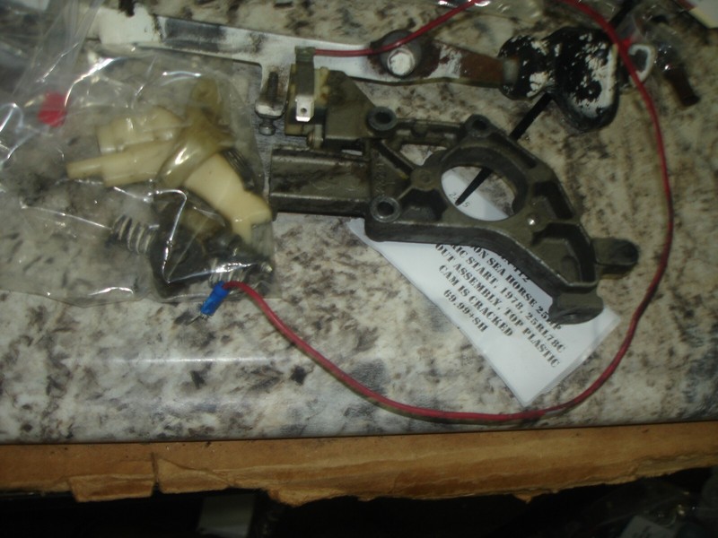 1978 Johnson sea horse 25hp lock out assembly boat motor part Bin 412