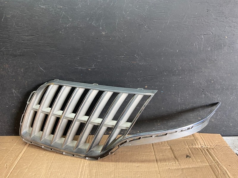2010 to 2012 Lincoln MKT Left Driver LH Side Grille Grill OEM o1171 DG