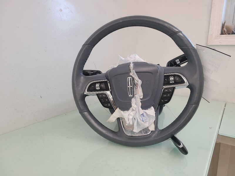NAVIGATOR 2018 Steering Wheel 582577