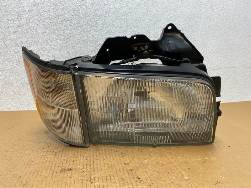 1992-1997 Isuzu Trooper Right Passenger RH Halogen Headlight ad9260 DG
