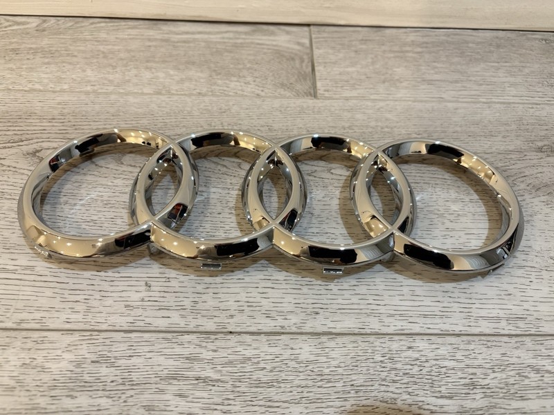 2019-2024 AUDI Q3 S-LINE FRONTGRILLE EMBLEM SILVER 4KE853605 OEM