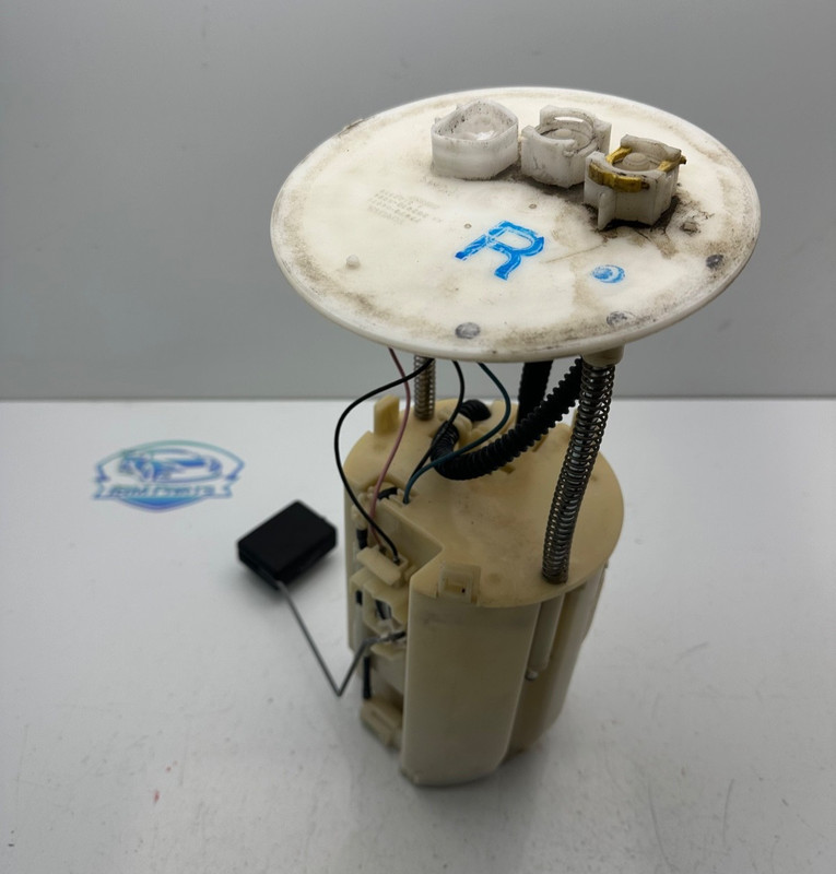 2005-2015 Toyota Tacoma 2.7L Fuel Pump Denso OEM 77020-04071