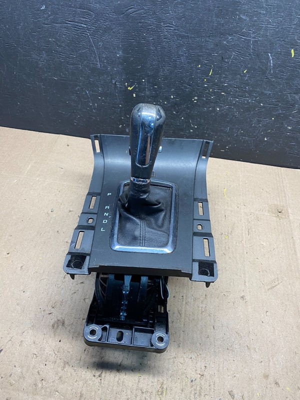 2013 to 2019 Lincoln MKTAutomatic Transmission Gear Shifter Selector R8450 DG