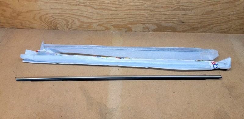 2015 2016 17 2018 2019 Subaru Outback REAR & Front RH Door Window Belt Molding