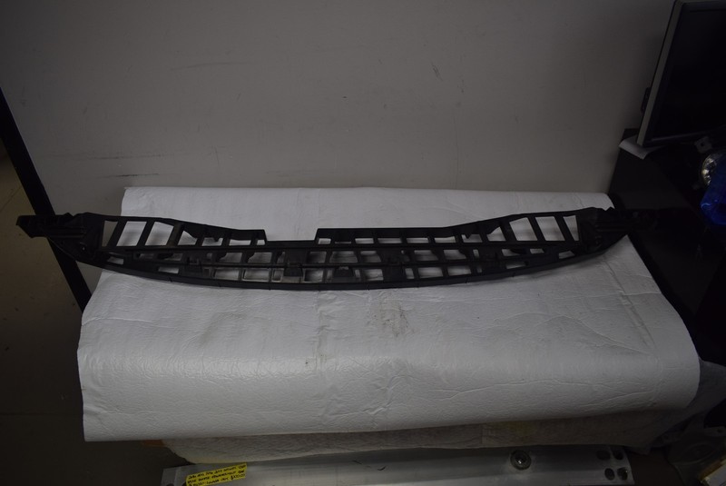 2014 RANGE ROVER SPORT RHD REAR BUMPER MOUNT BRACKET HOLDER CENTER DK62-17B861-A