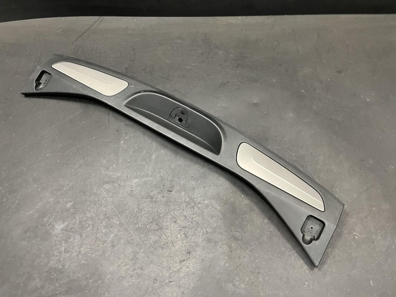 Rear Trunk End Sill Scuff Plate 2018 Jeep Grand Cherokee 1NR39DX9AG 2011 -2021 X