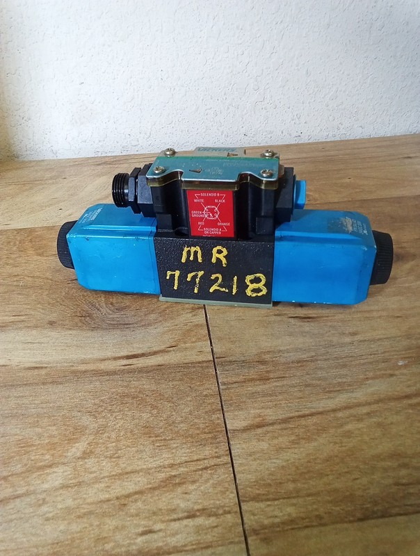 Vickers DG4V-3S-6C-M-FPA5WL-H5-60 Directional Control Valve Working Pull