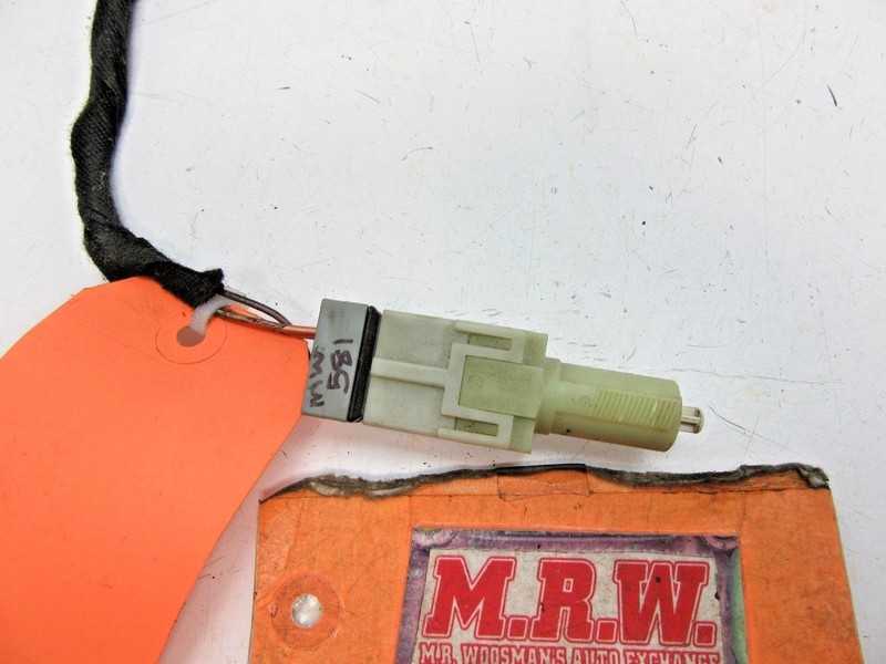 FITS BRAKE PEDAL SWITCH STOP PUSH FLOOR TAILLIGHT TAIL LAMP WIRE PLUG CONNECTOR