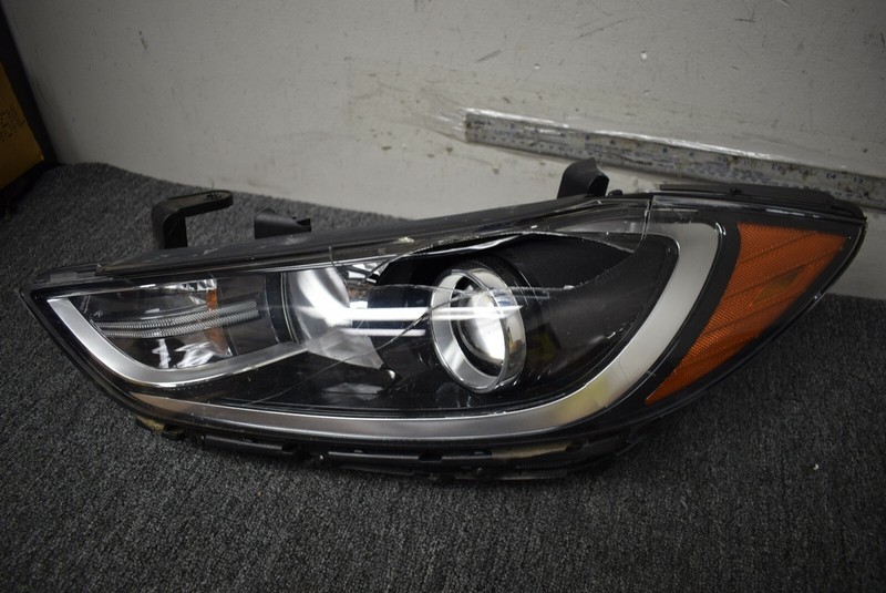 2017 HYUNDAI ELANTRA SE HEADLIGHT LEFT SIDE FACTORY OEM