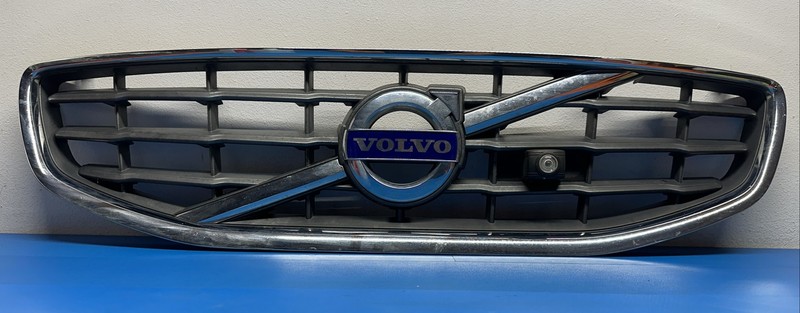 30795039 | 2011 - 13 Volvo S60 Upper Center Grille With Camera OEM Gray Chrome