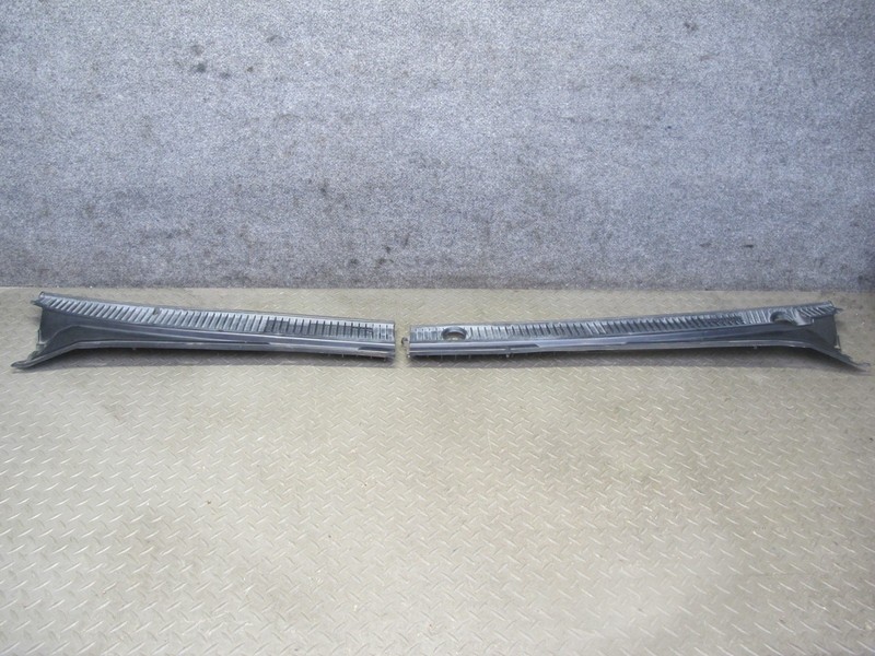 1998-2007 LEXUS UZJ100L LX470 FRONT WINDSHIELD LEFT & RIGHT VENT COWL SEAL SET