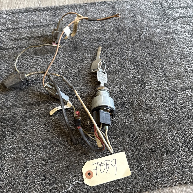 Freightliner Columbia Ignition Switch Missing P/N